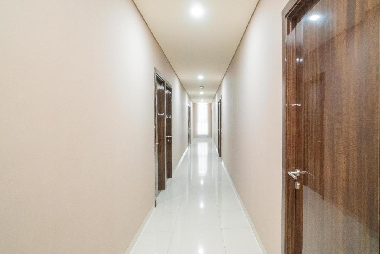 Reddoorz Plus @ Jalan Pemuda Timur Bojonegoro Exterior foto