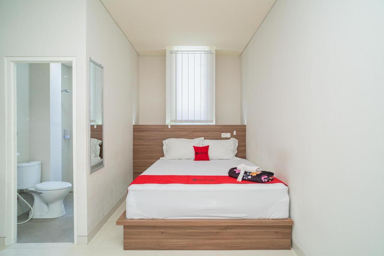 Reddoorz Plus @ Jalan Pemuda Timur Bojonegoro Exterior foto