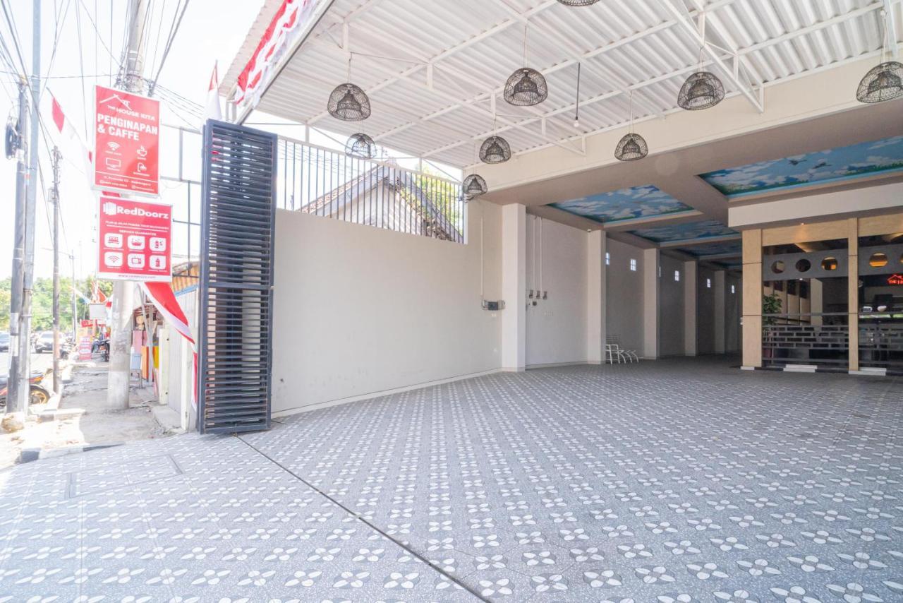Reddoorz Plus @ Jalan Pemuda Timur Bojonegoro Exterior foto